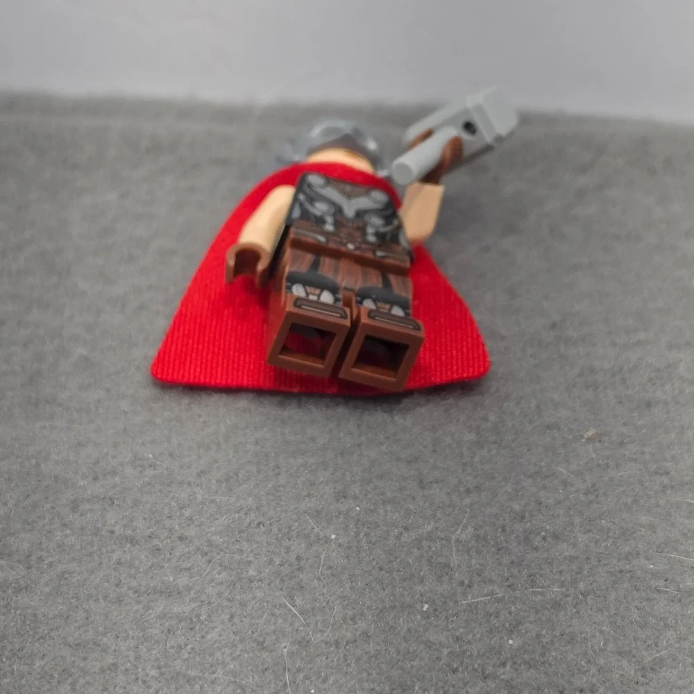 LEGO Marvel Mighty Thor Jane Foster Minifigure with Mjolnir and Cape sh820. J
